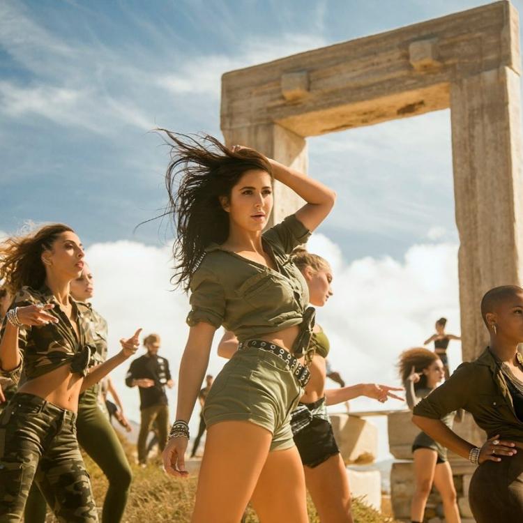 Swag-Se-Karenge-Sab-Ka-Swagat-New-Still-Katrina-Kaifs-SWAG-game-is-on-point-in-Tiger-Zinda-Hais-song